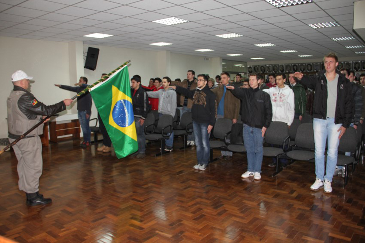JURAMENTO À BANDEIRA OCORRE NA SEXTA-FEIRA